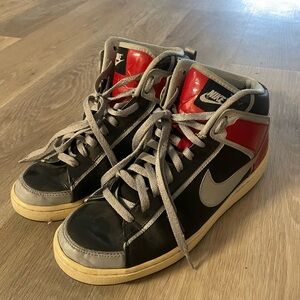 Vintage Santa Cruise Nike Dunks. 9.5 Men